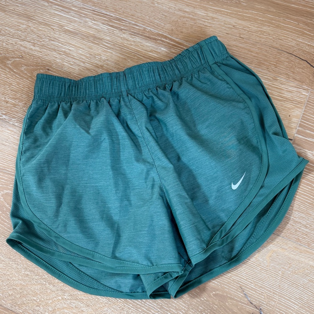 NWOT Women’s Green Nike Dri-Fit Shorts Size XS